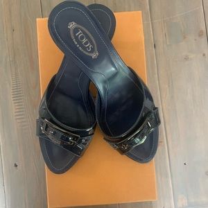 Tod's "Chagali buckle" blue slipper / kitten heels